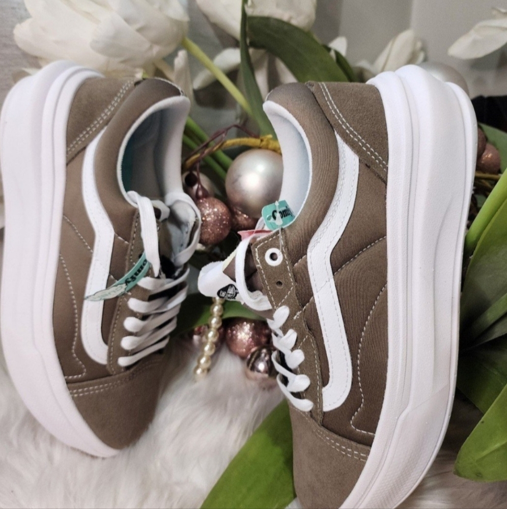 Vans Comfycush Old Skool Overt ShoeWomen9.5 New